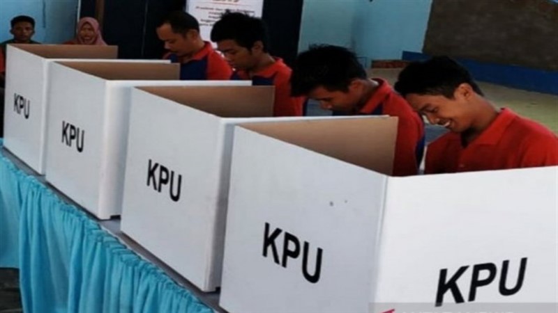 Read more about the article Perludem Desak KPU Revisi Syarat Pencalonan Kepala Daerah
